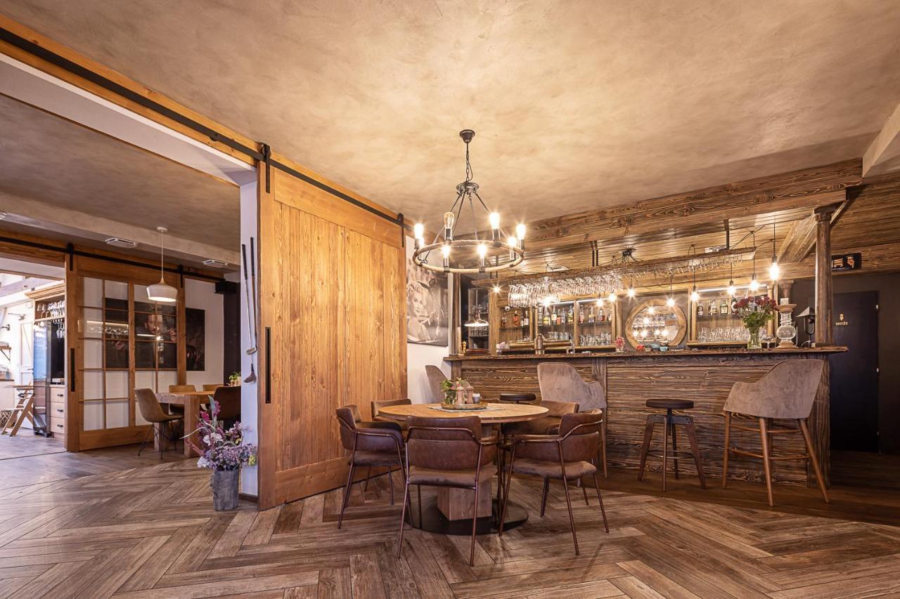 Hotel Mclimon Nový Jičín エクステリア 写真