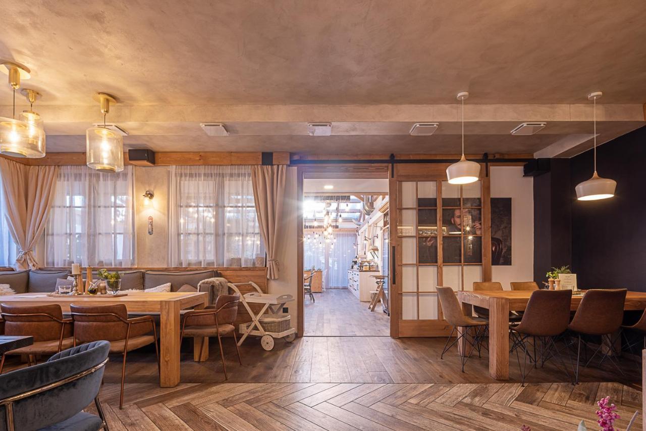 Hotel Mclimon Nový Jičín エクステリア 写真