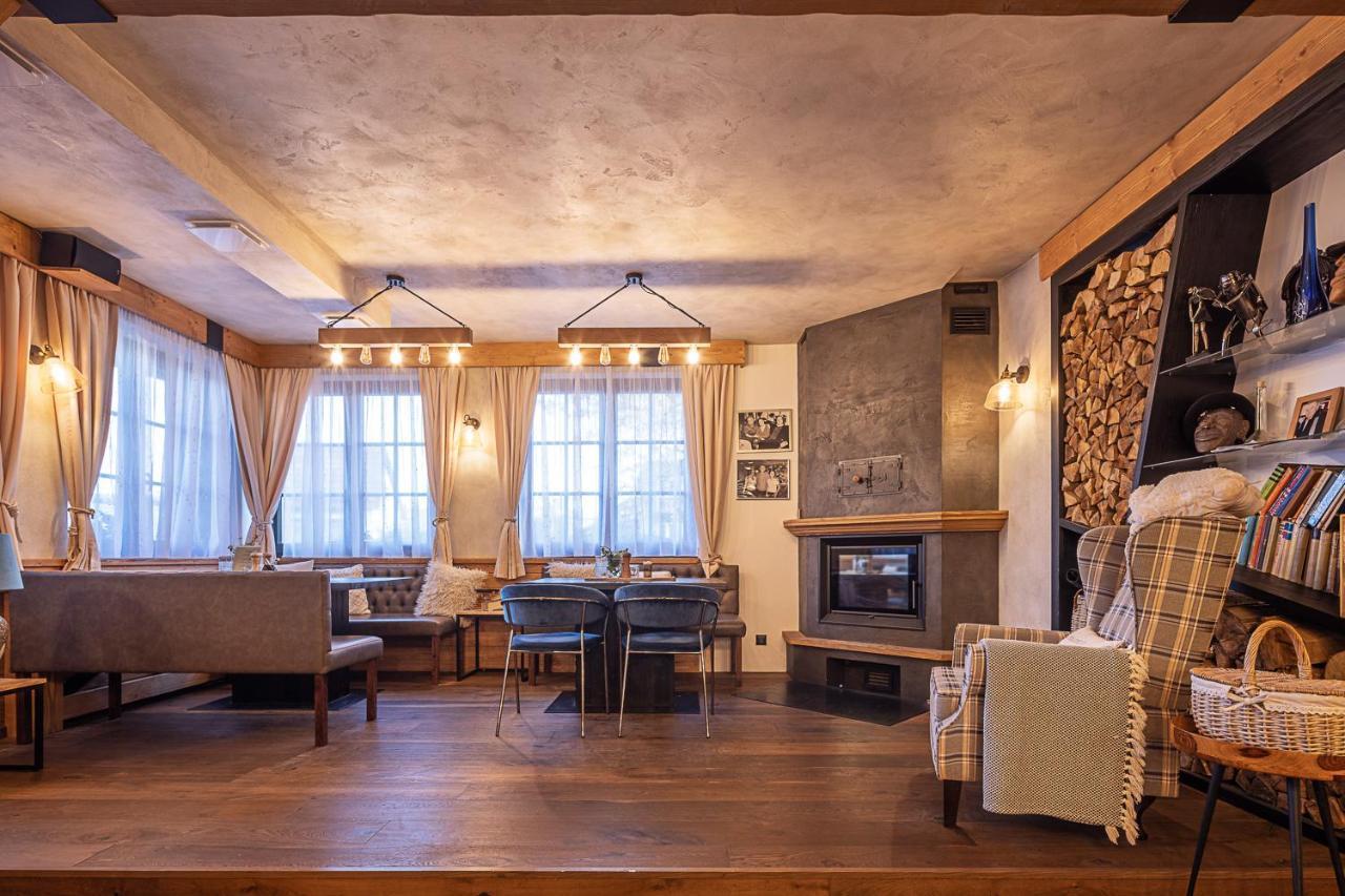 Hotel Mclimon Nový Jičín エクステリア 写真
