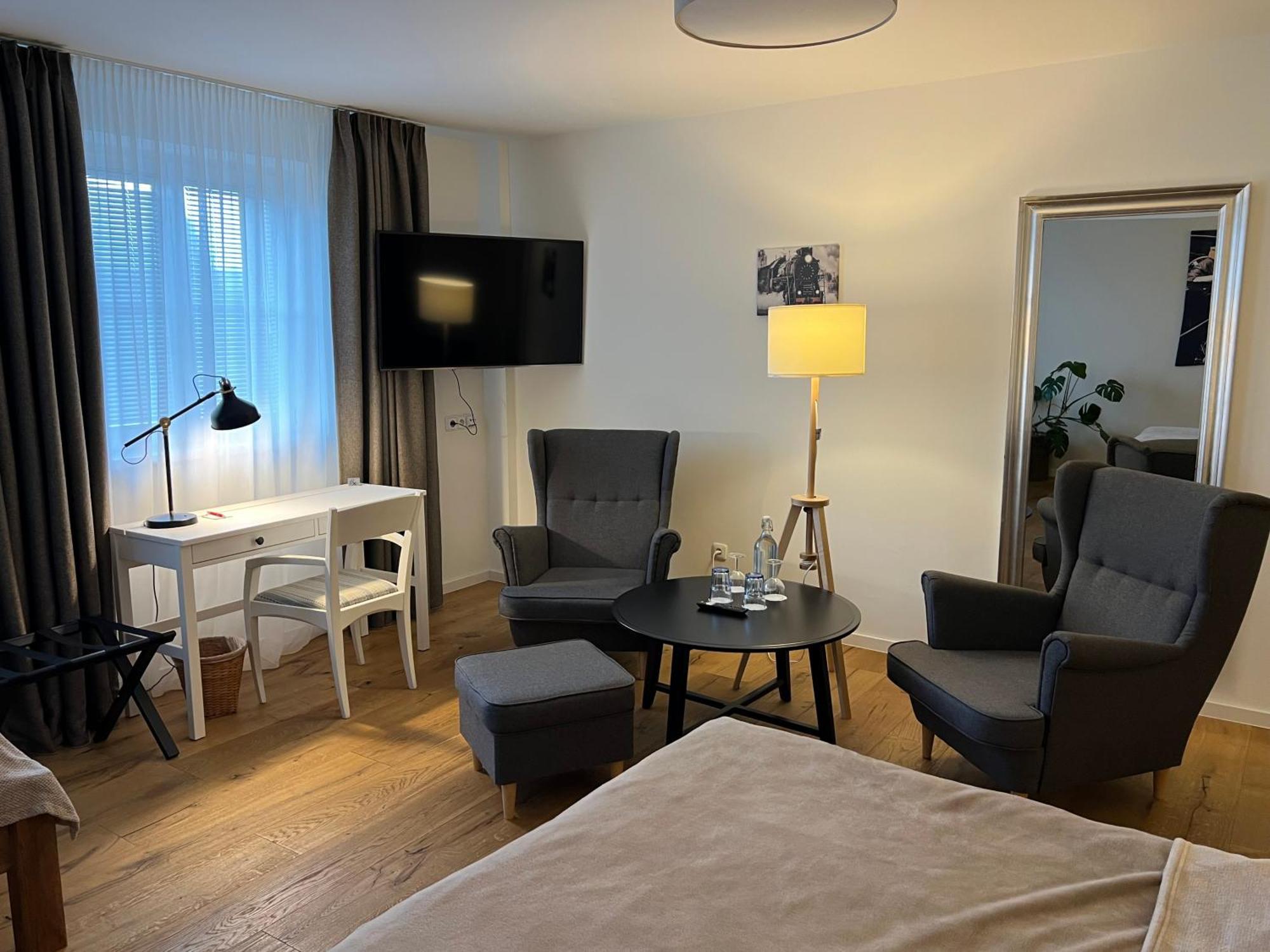 Hotel Mclimon Nový Jičín エクステリア 写真