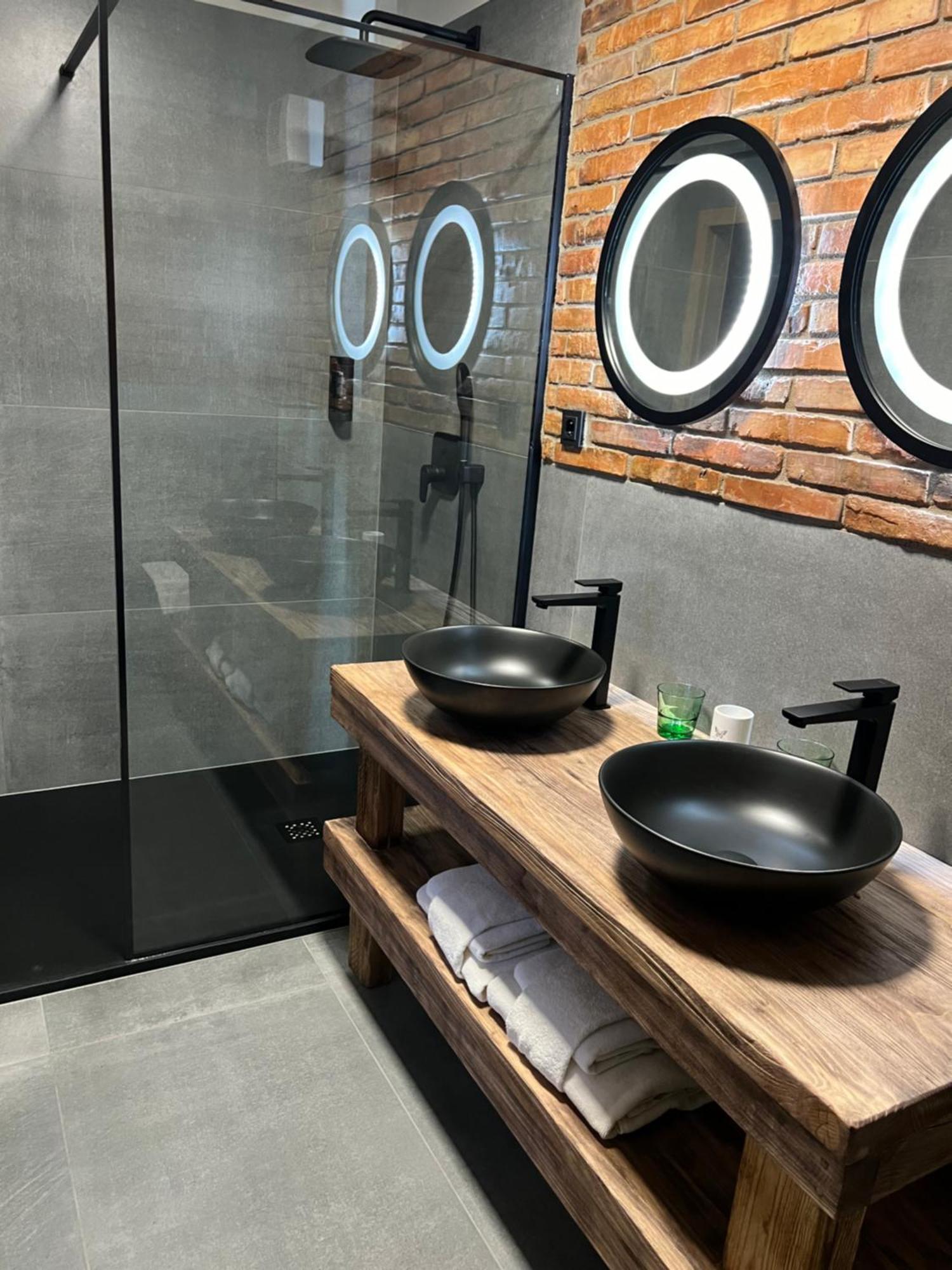 Hotel Mclimon Nový Jičín エクステリア 写真