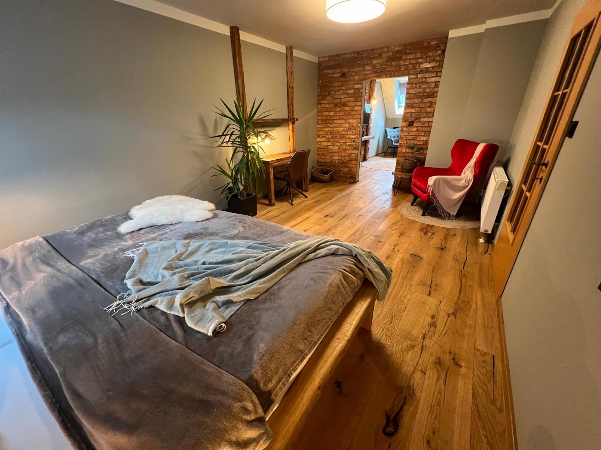 Hotel Mclimon Nový Jičín エクステリア 写真