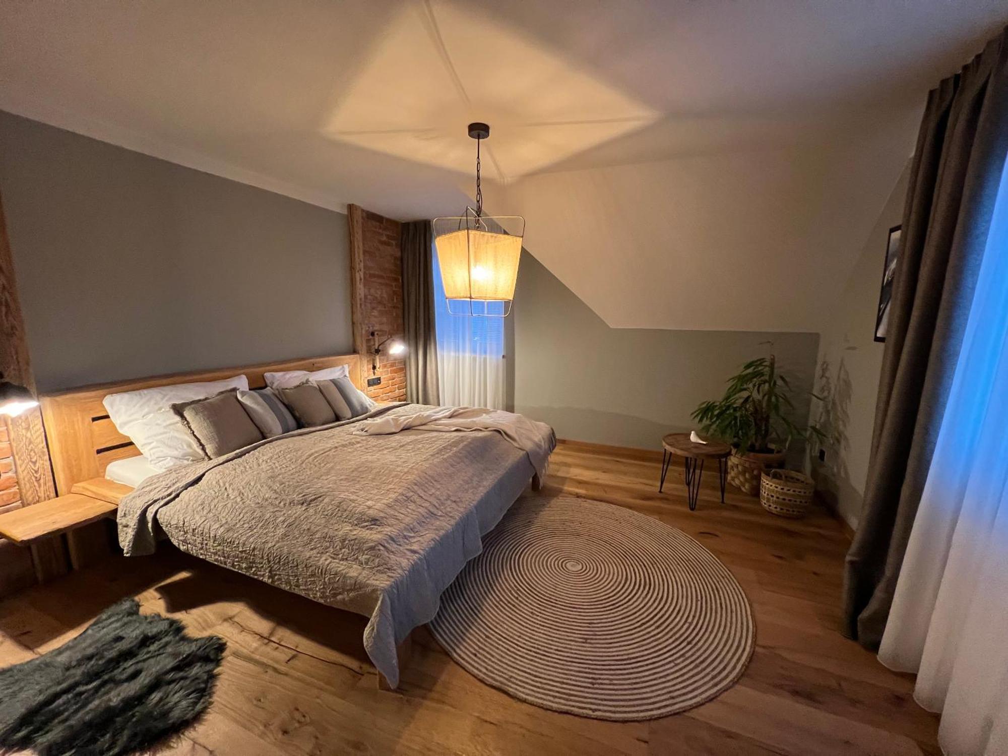 Hotel Mclimon Nový Jičín エクステリア 写真