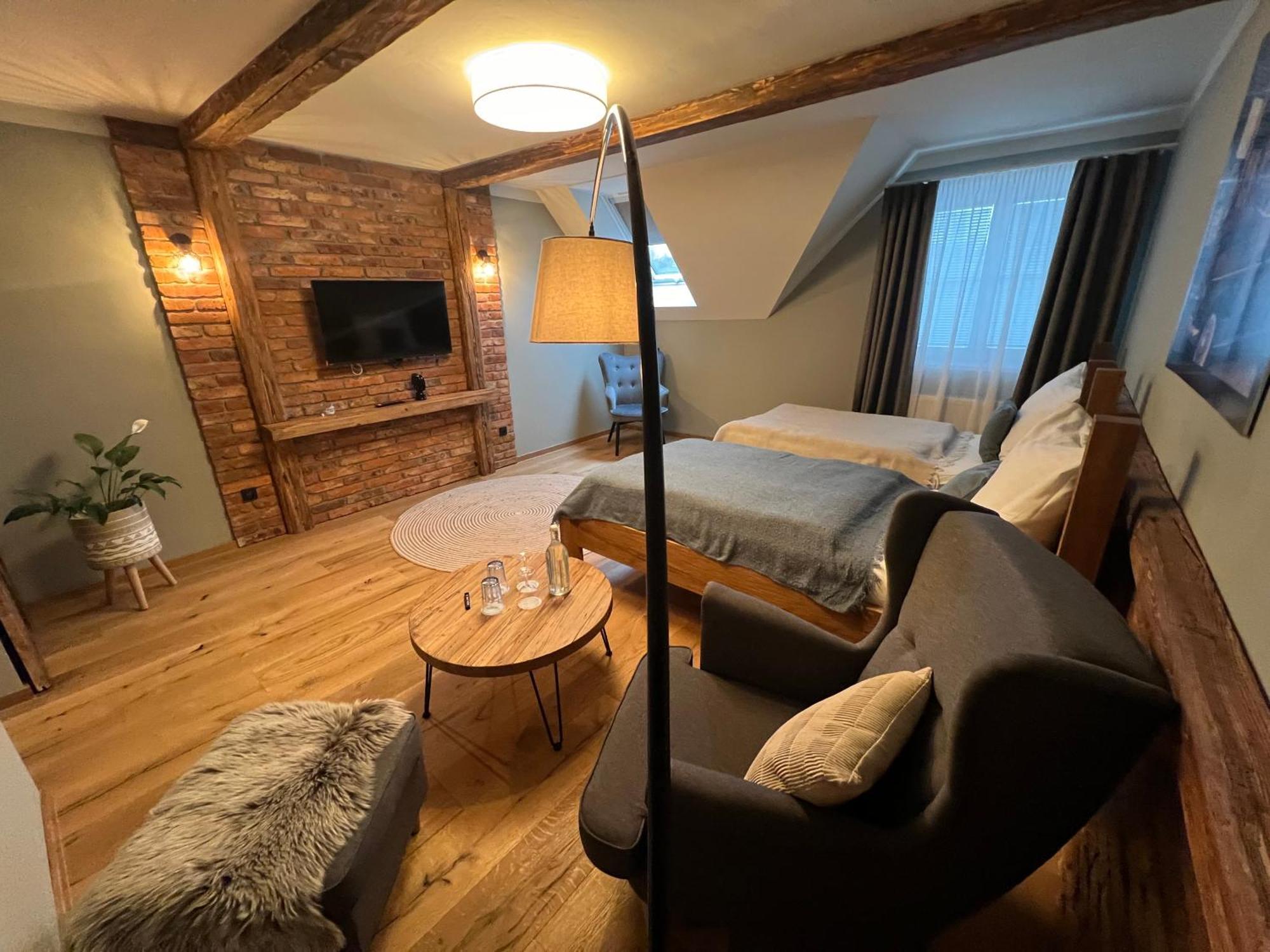 Hotel Mclimon Nový Jičín エクステリア 写真