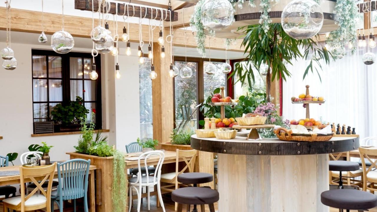 Hotel Mclimon Nový Jičín エクステリア 写真